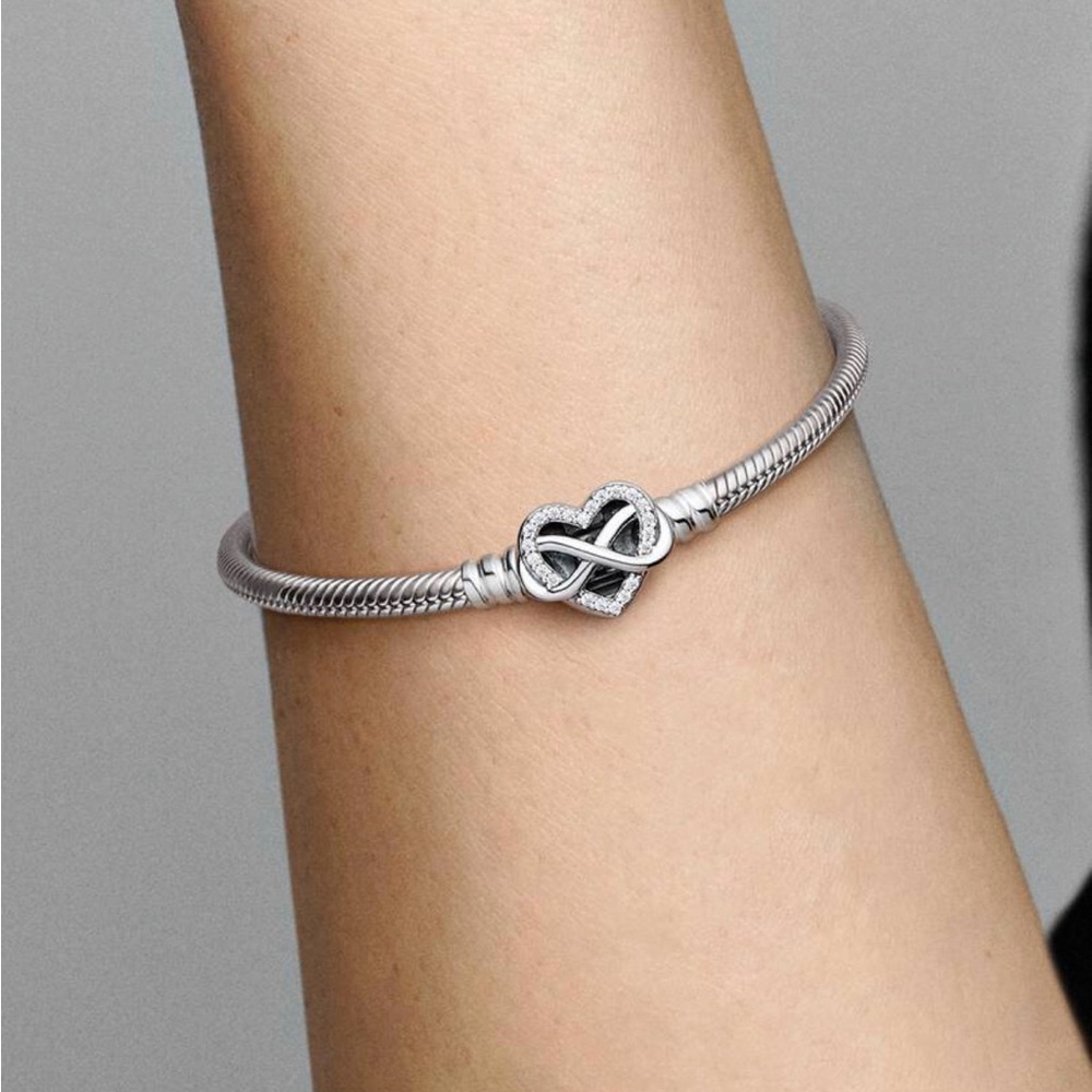 Sparkling Infinity Heart Clasp Snake Chain Bracelet